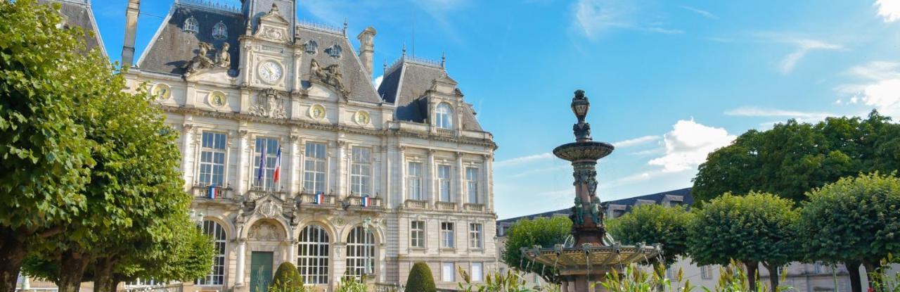 LIMOGES centre,,,commerces à pied,,, joli appart dans résidence avec ascenseur ,,,,belle vue sur jardin,, ! Exterior foto